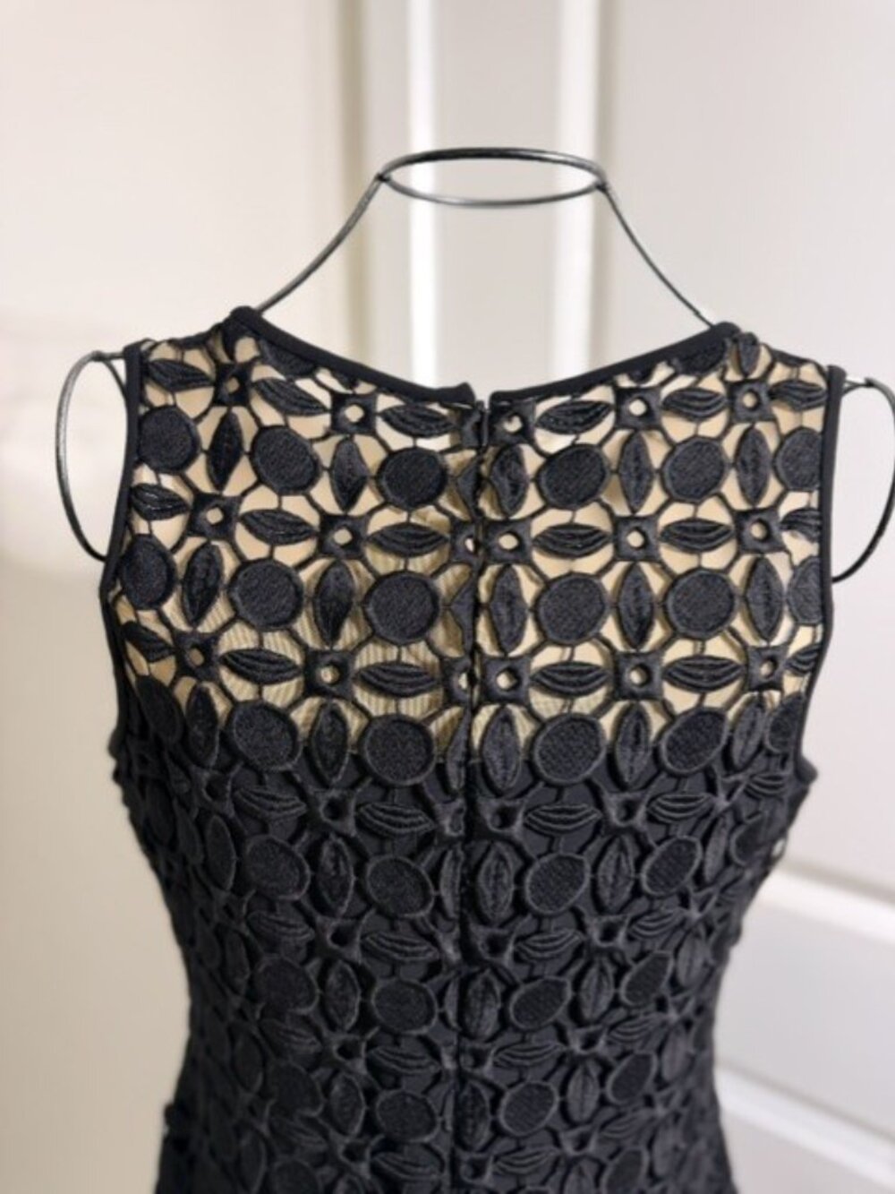 Lauren Ralph Lauren Black Lace Illusion Neckline Sheath Cocktail Dress, Size 2 - Picture 4 of 11